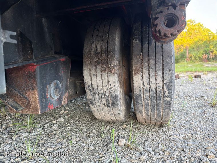 image for item NC9912 2004 Manac  drop deck trailer