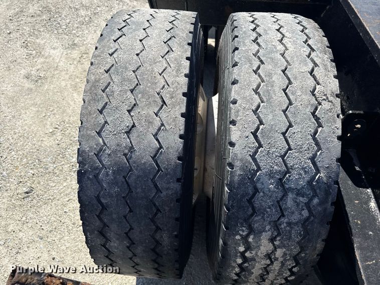 image for item ND9551 2008 Fontaine Trailer Co. Fontaine Trailer Co. lowboy equipment trailer