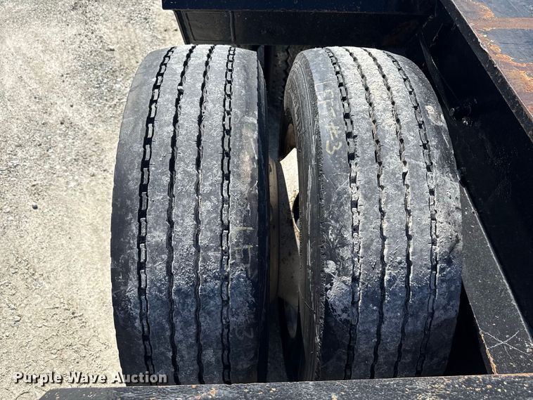 image for item ND9551 2008 Fontaine Trailer Co. Fontaine Trailer Co. lowboy equipment trailer