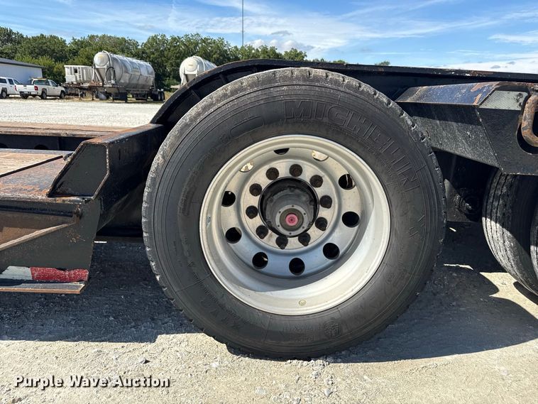 image for item ND9551 2008 Fontaine Trailer Co. Fontaine Trailer Co. lowboy equipment trailer