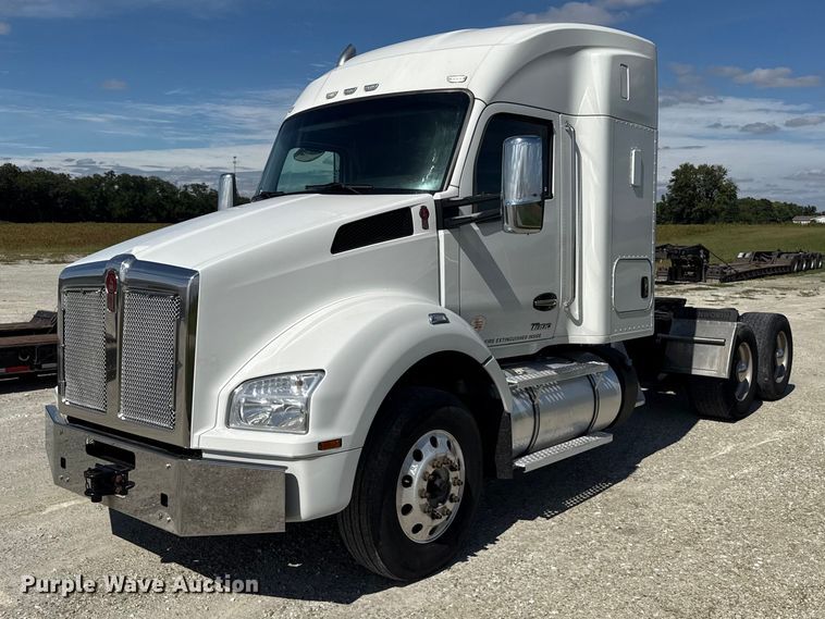 2022 Kenworth T880 semi truck