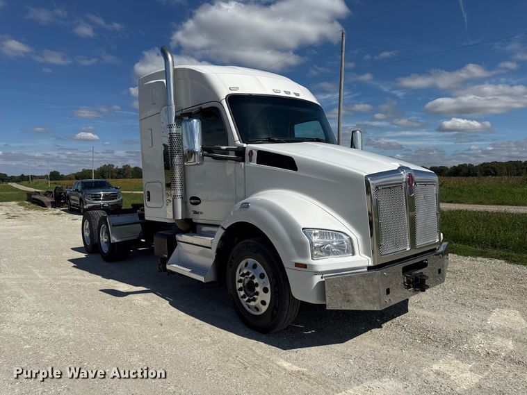 image for item ND9552 2022 Kenworth T880 semi truck