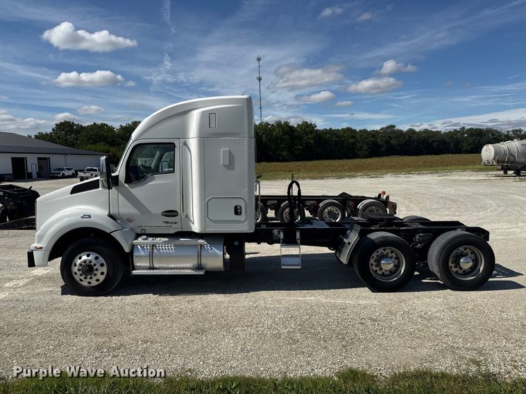 image for item ND9552 2022 Kenworth T880 semi truck