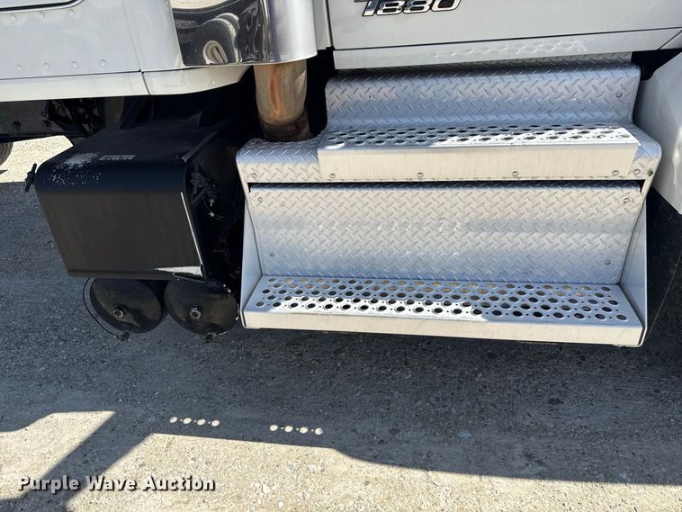 image for item ND9552 2022 Kenworth T880 semi truck