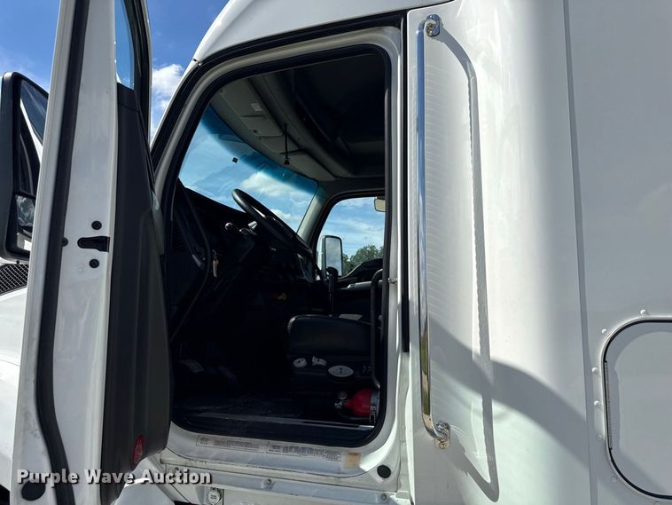 image for item ND9552 2022 Kenworth T880 semi truck