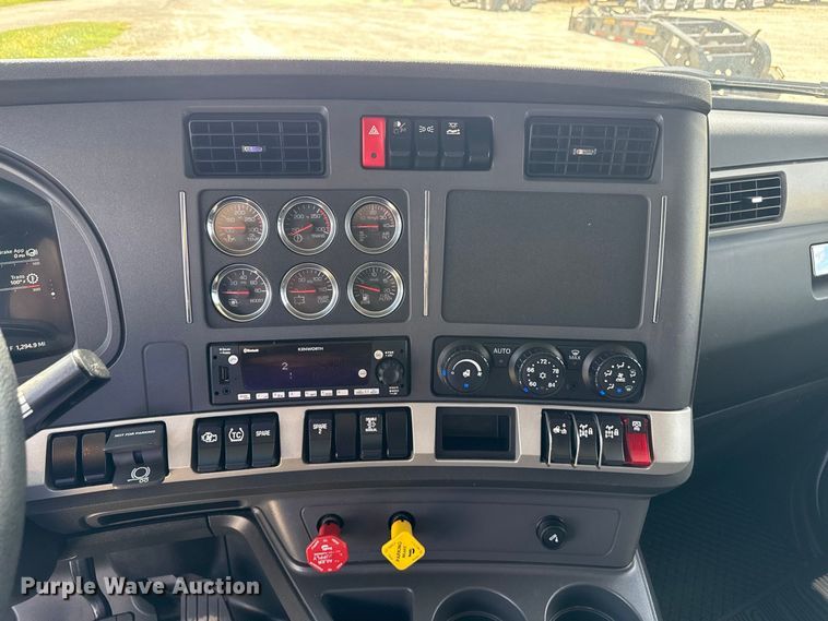 image for item ND9552 2022 Kenworth T880 semi truck