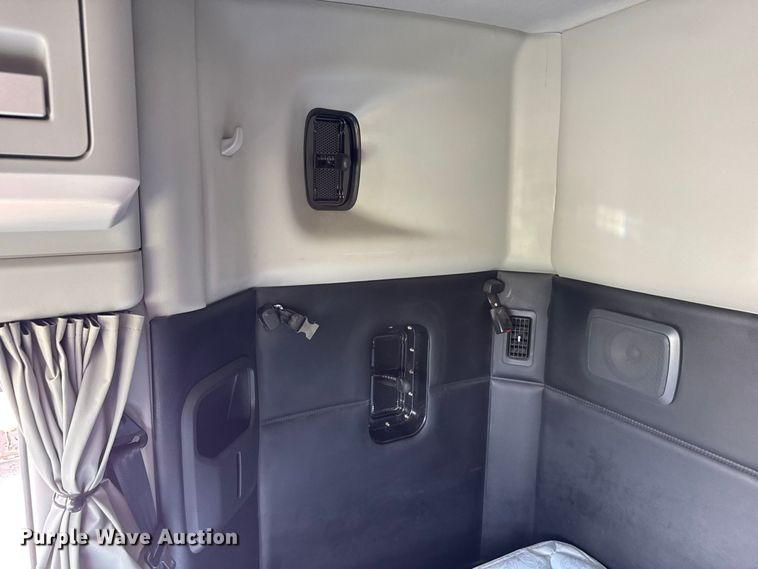 image for item ND9552 2022 Kenworth T880 semi truck