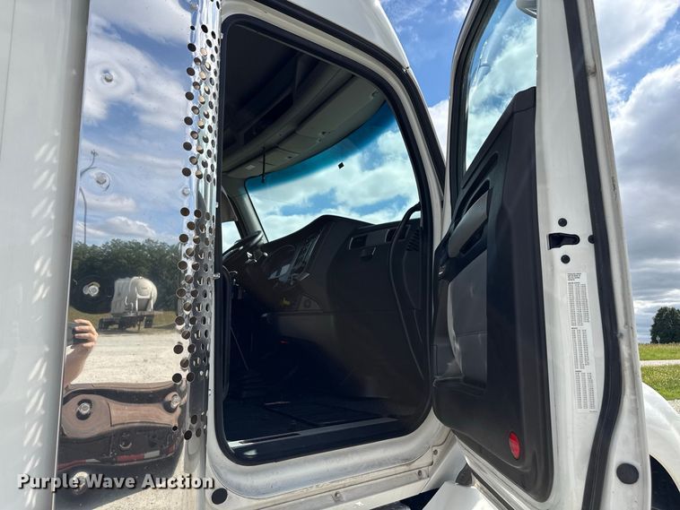 image for item ND9552 2022 Kenworth T880 semi truck