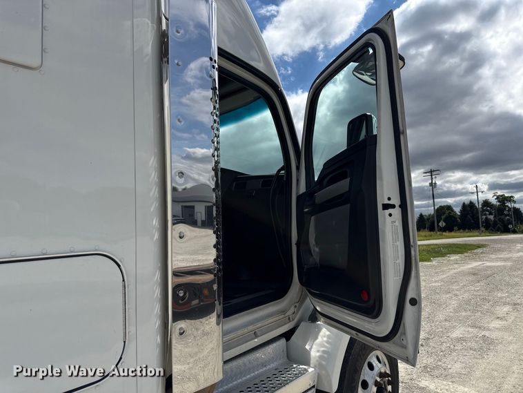 image for item ND9552 2022 Kenworth T880 semi truck