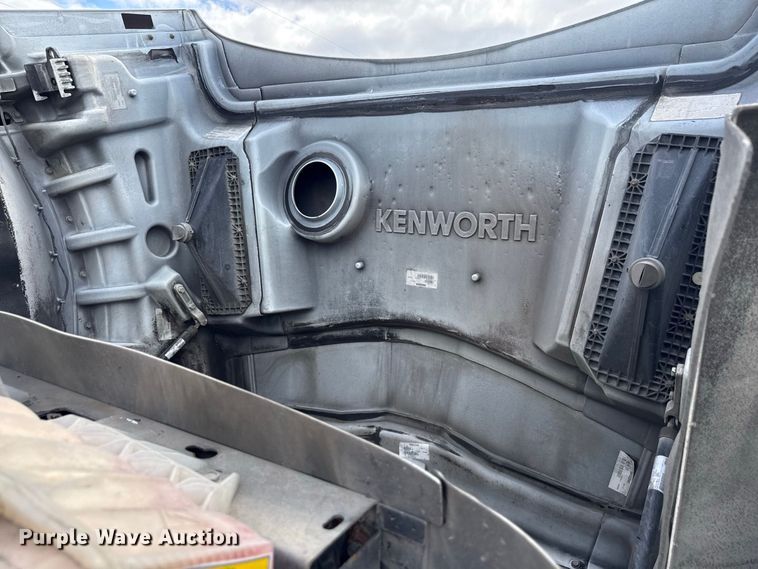 image for item ND9552 2022 Kenworth T880 semi truck
