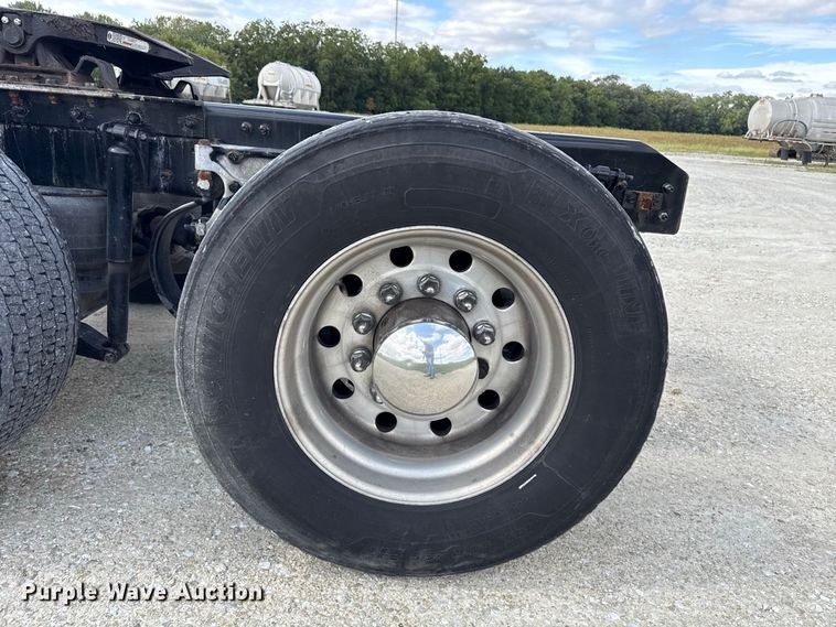 image for item ND9552 2022 Kenworth T880 semi truck