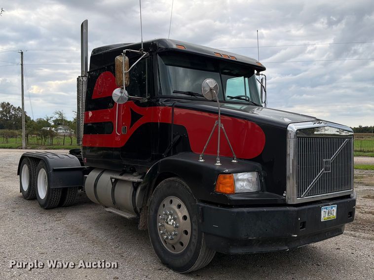 image for item OE9724 1993 White GMC AERO semi truck