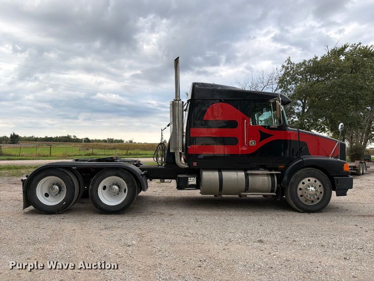 image for item OE9724 1993 White GMC AERO semi truck
