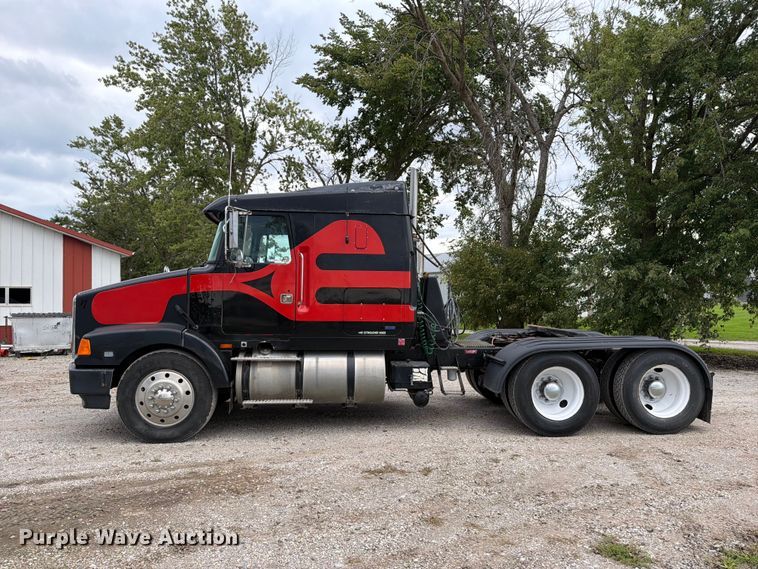 image for item OE9724 1993 White GMC AERO semi truck