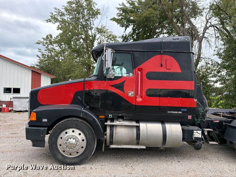 image for item OE9724 1993 White GMC AERO semi truck