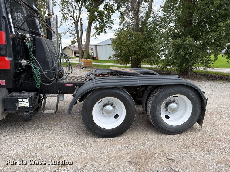 image for item OE9724 1993 White GMC AERO semi truck