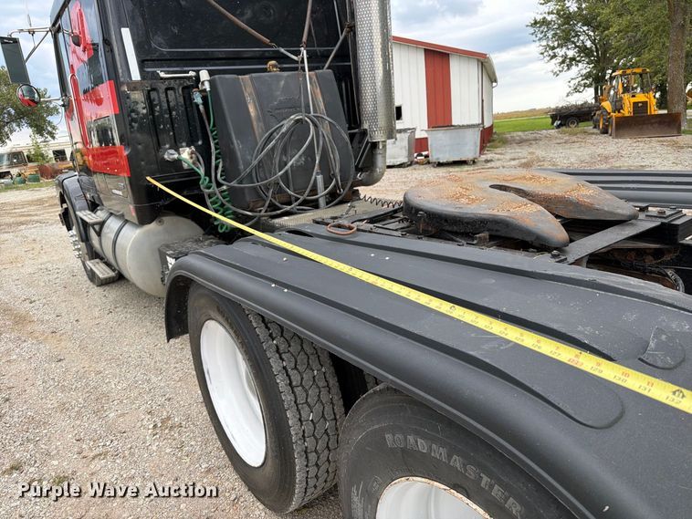 image for item OE9724 1993 White GMC AERO semi truck