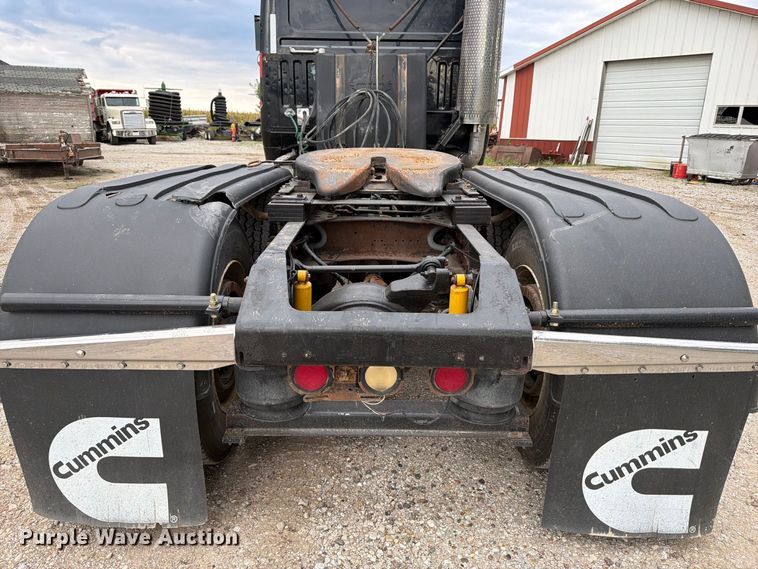image for item OE9724 1993 White GMC AERO semi truck