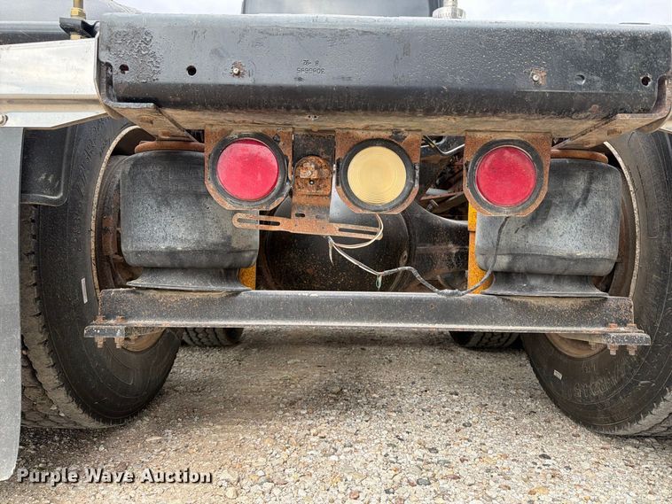 image for item OE9724 1993 White GMC AERO semi truck
