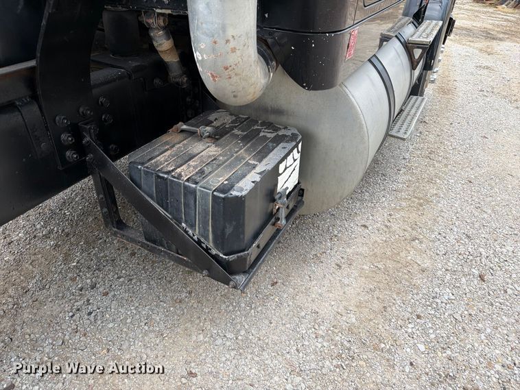 image for item OE9724 1993 White GMC AERO semi truck