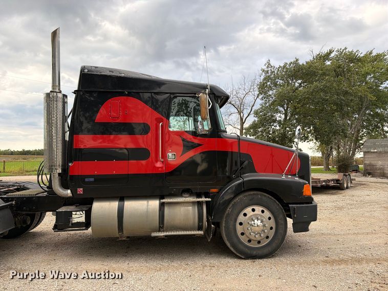 image for item OE9724 1993 White GMC AERO semi truck
