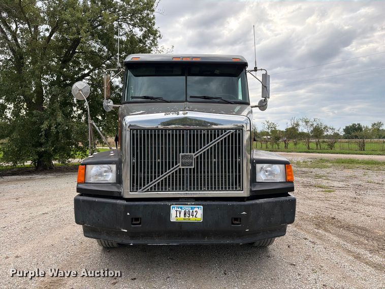 image for item OE9724 1993 White GMC AERO semi truck