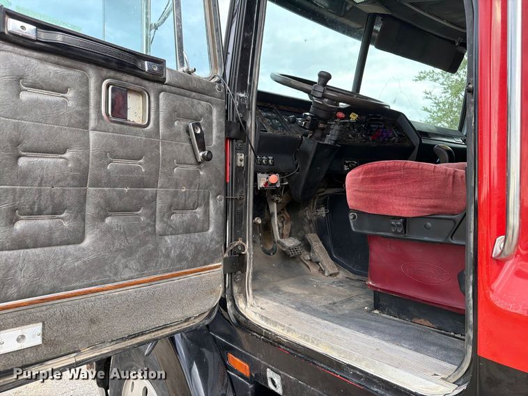 image for item OE9724 1993 White GMC AERO semi truck
