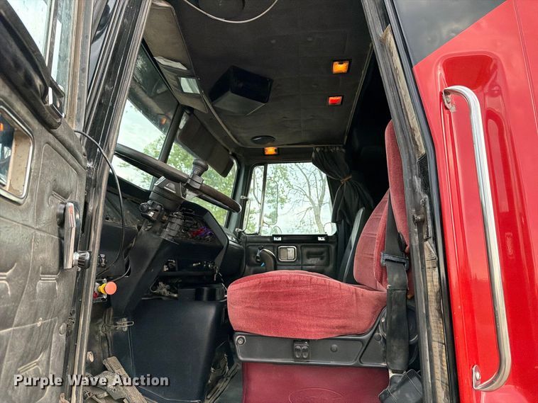 image for item OE9724 1993 White GMC AERO semi truck