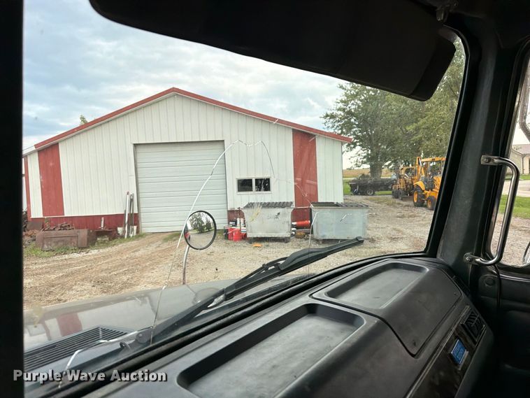 image for item OE9724 1993 White GMC AERO semi truck
