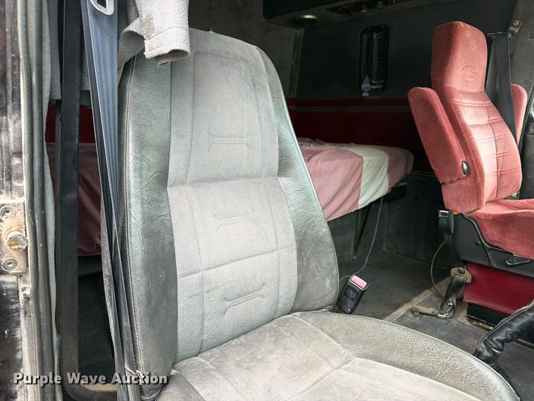 image for item OE9724 1993 White GMC AERO semi truck