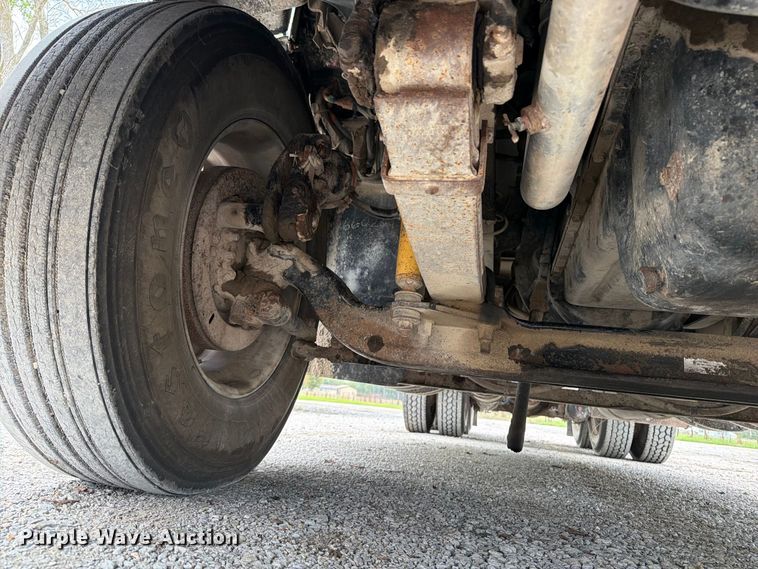 image for item OE9724 1993 White GMC AERO semi truck