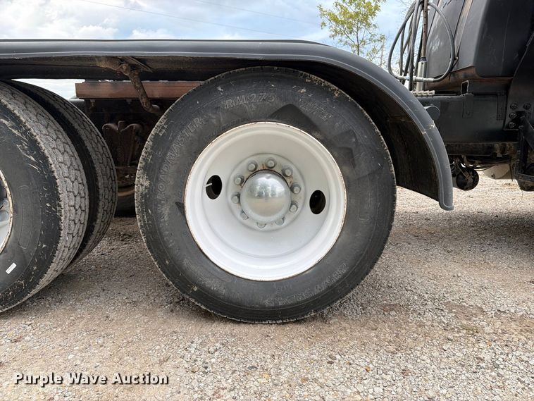 image for item OE9724 1993 White GMC AERO semi truck