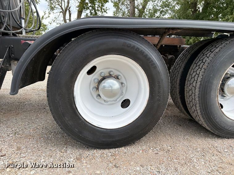 image for item OE9724 1993 White GMC AERO semi truck