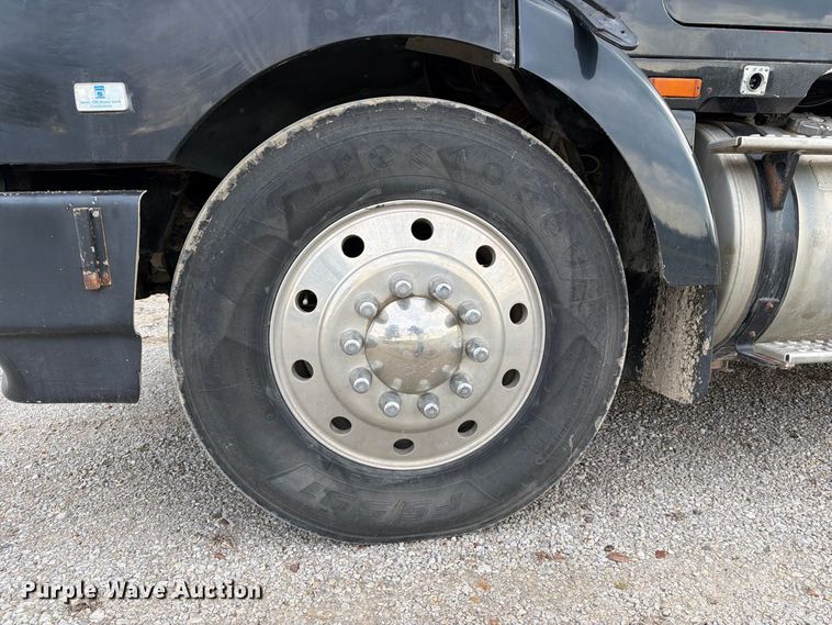 image for item OE9724 1993 White GMC AERO semi truck