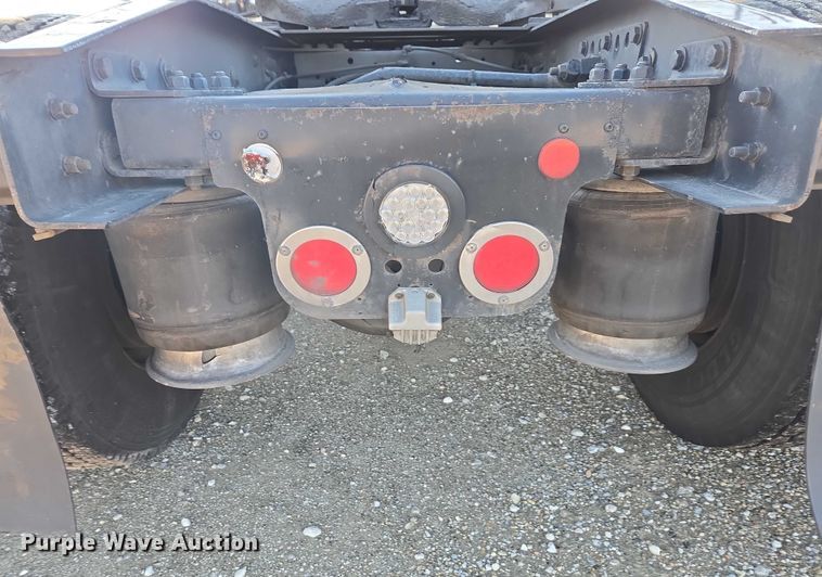 image for item YA1298 2019 Freightliner Cascadia  semi truck