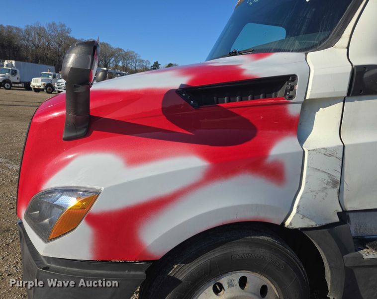 image for item YA1298 2019 Freightliner Cascadia  semi truck