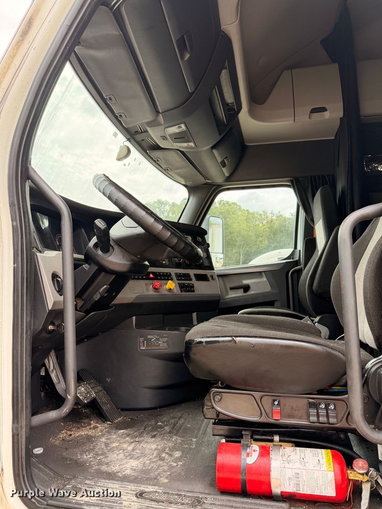 image for item YA1298 2019 Freightliner Cascadia  semi truck