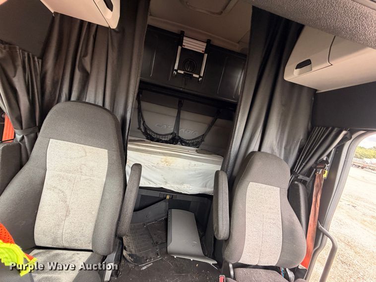 image for item YA1298 2019 Freightliner Cascadia  semi truck
