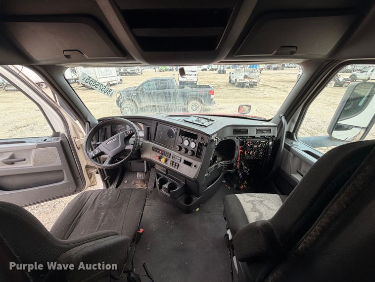image for item YA1298 2019 Freightliner Cascadia  semi truck