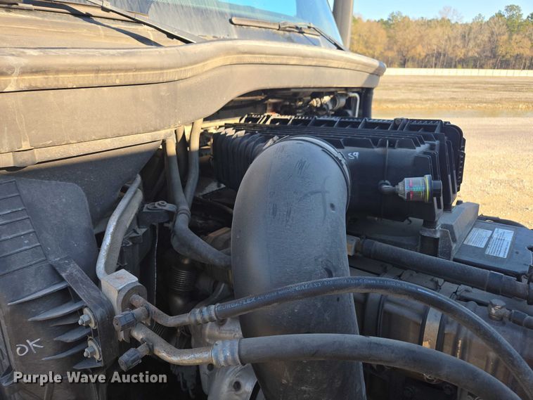 image for item YA1298 2019 Freightliner Cascadia  semi truck