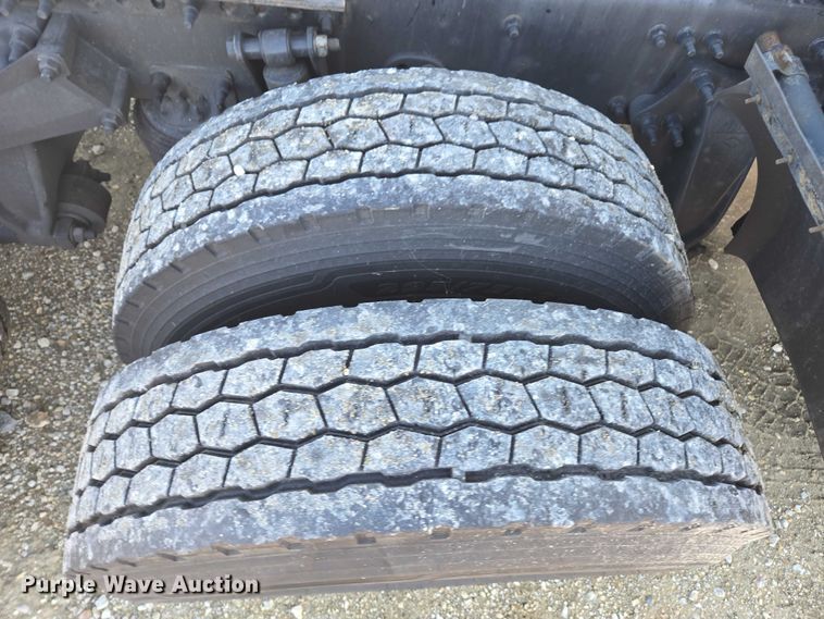 image for item YA1298 2019 Freightliner Cascadia  semi truck
