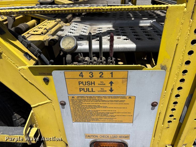 image for item YA1539 2015 Peterbilt 389 Auto carrier transport truck