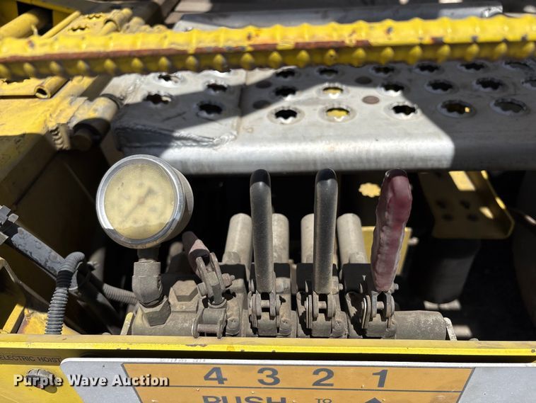 image for item YA1539 2015 Peterbilt 389 Auto carrier transport truck
