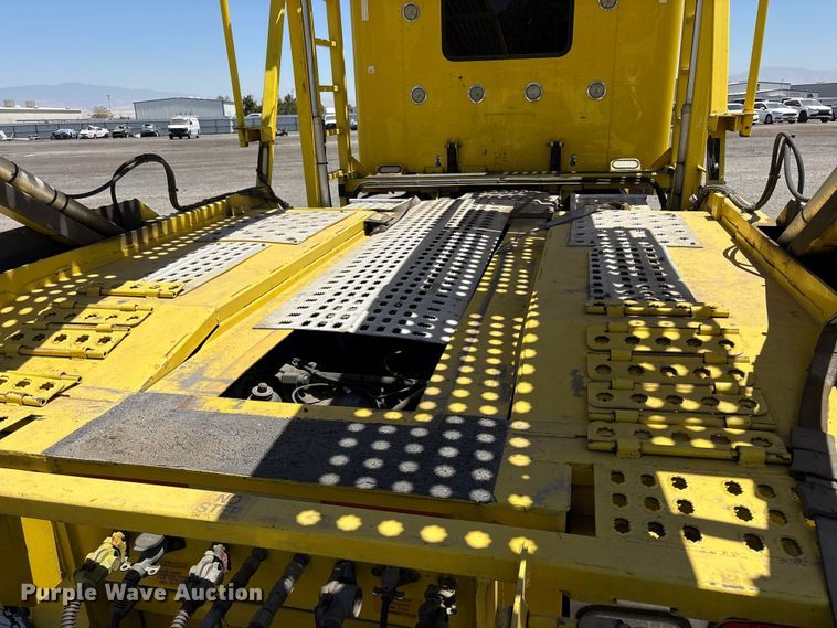 image for item YA1539 2015 Peterbilt 389 Auto carrier transport truck