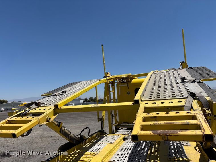 image for item YA1539 2015 Peterbilt 389 Auto carrier transport truck
