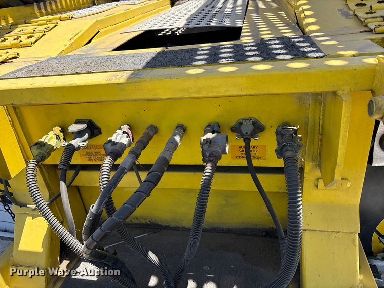 image for item YA1539 2015 Peterbilt 389 Auto carrier transport truck
