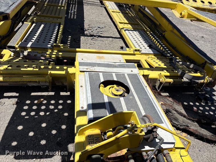image for item YA1539 2015 Peterbilt 389 Auto carrier transport truck