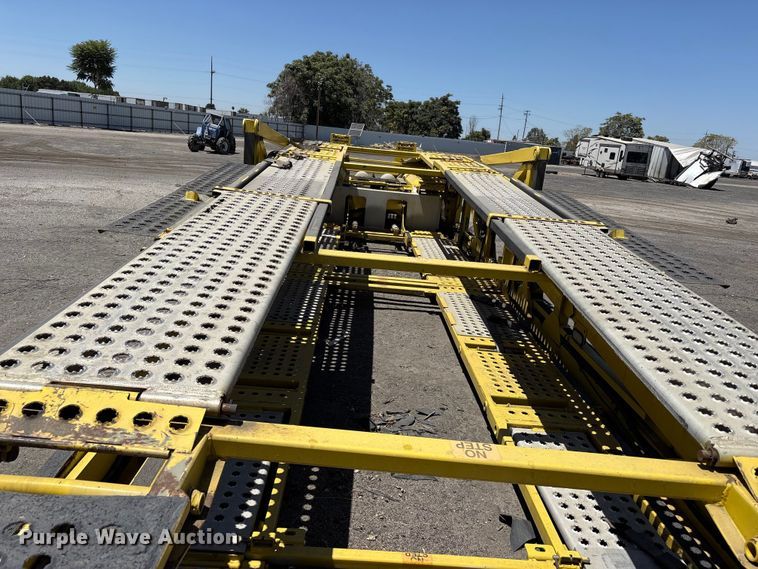image for item YA1539 2015 Peterbilt 389 Auto carrier transport truck
