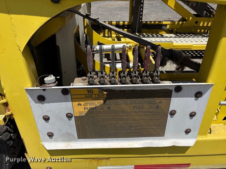 image for item YA1539 2015 Peterbilt 389 Auto carrier transport truck