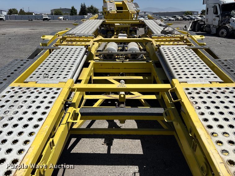 image for item YA1539 2015 Peterbilt 389 Auto carrier transport truck